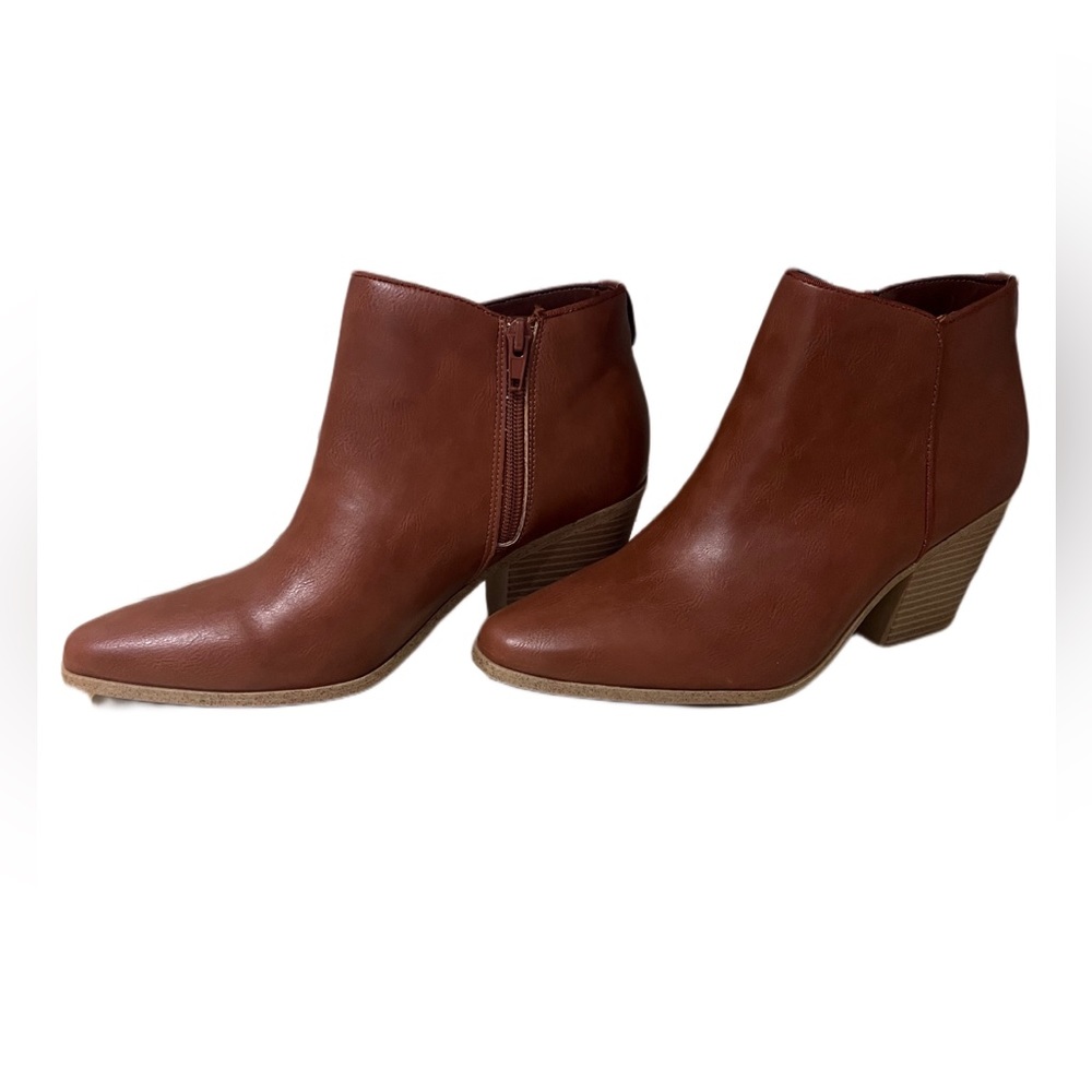 Dakota Heeled Bootie- Just Fab - New without tags/box- size 8